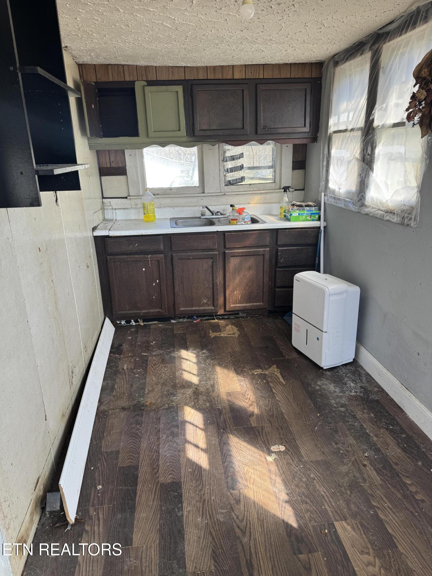 2516 Roseberry Road Mascot, TN 37806 - Photo 7 of 25 IMG_2599