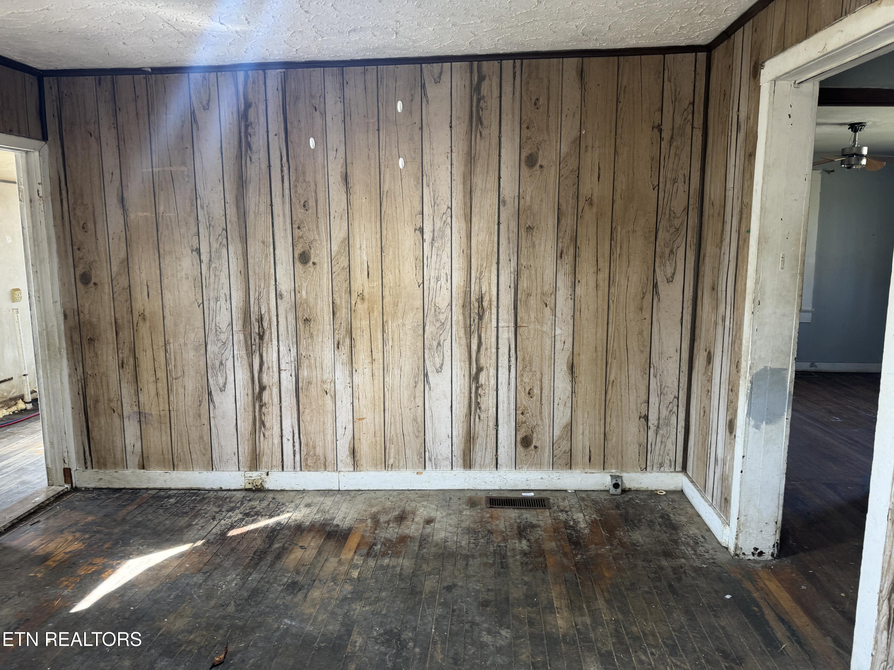 2516 Roseberry Road Mascot, TN 37806 - Photo 8 of 25 IMG_2600