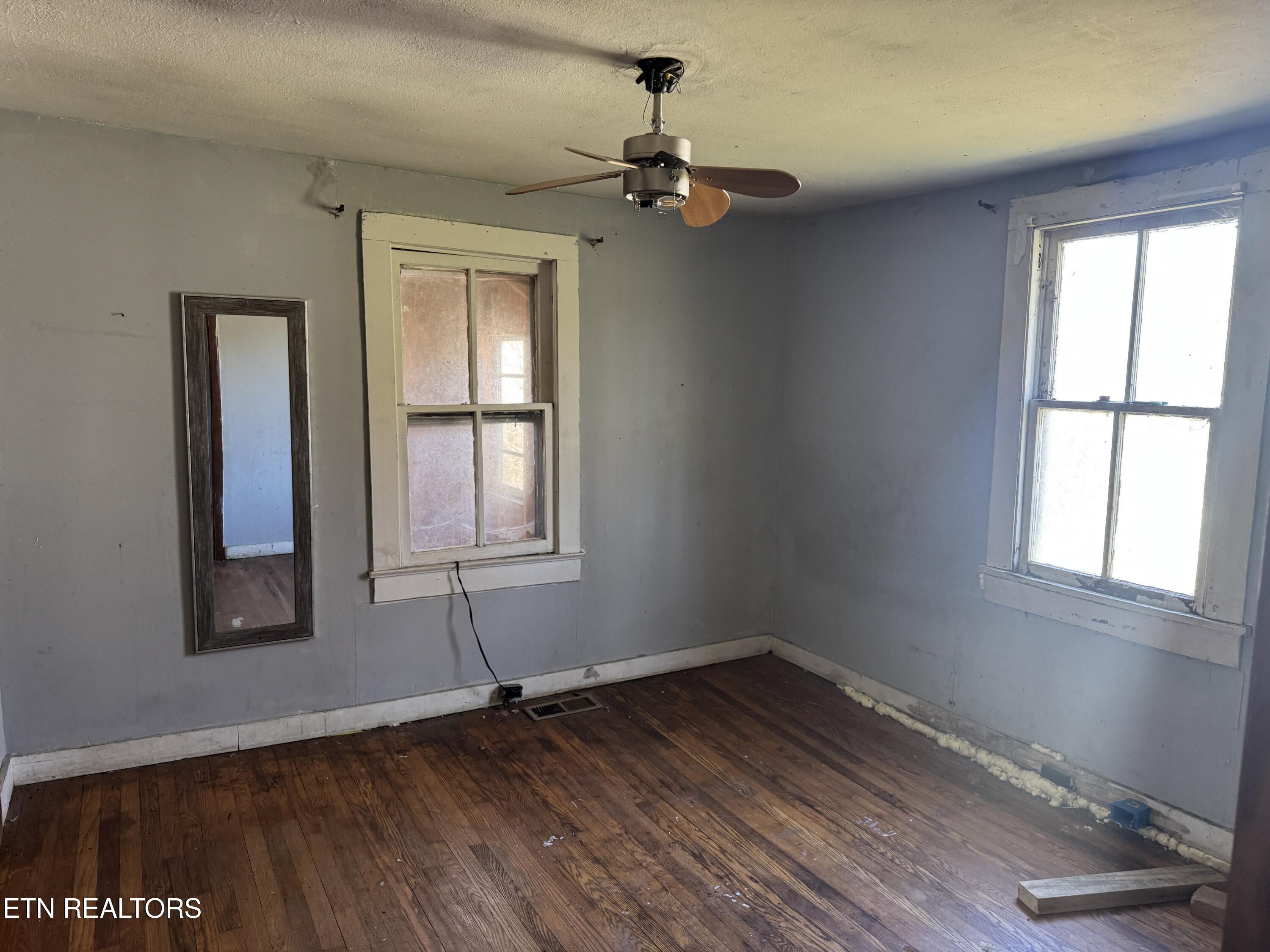 2516 Roseberry Road Mascot, TN 37806 - Photo 9 of 25 IMG_2602