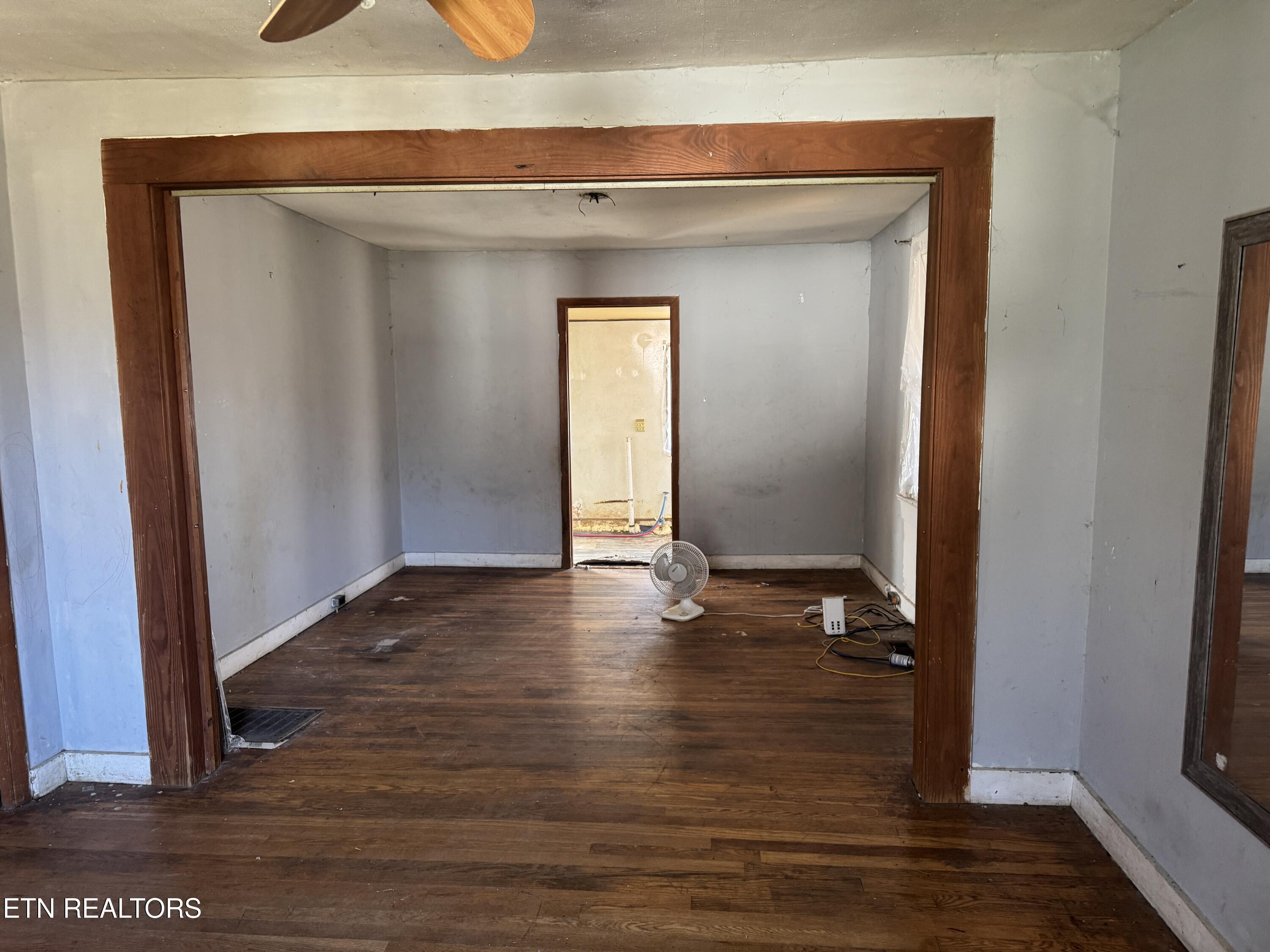 2516 Roseberry Road Mascot, TN 37806 - Photo 10 of 25 IMG_2603