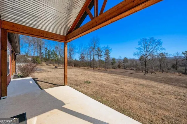 a outdoor view of a house