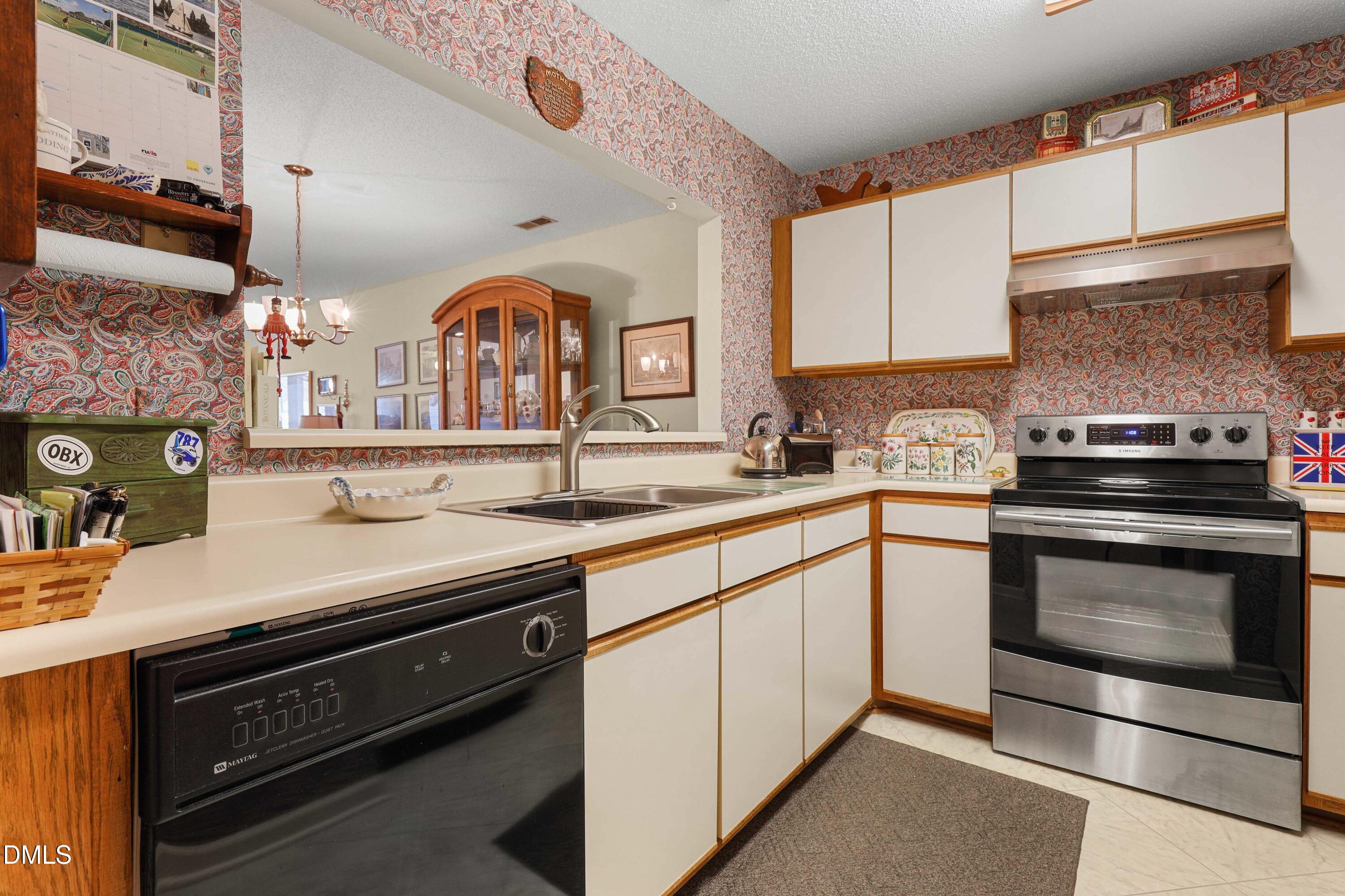 710 Springfork Drive Cary, NC 27513 - Photo 4 of 28