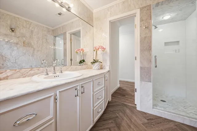 $900,000 | 1904 Chimney Rock Road, Houston, TX 77057