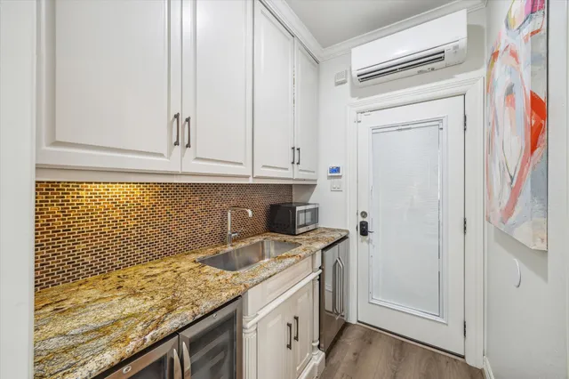 $900,000 | 1904 Chimney Rock Road, Houston, TX 77057