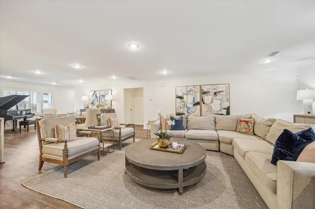 $900,000 | 1904 Chimney Rock Road, Houston, TX 77057