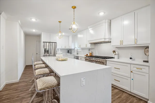 $900,000 | 1904 Chimney Rock Road, Houston, TX 77057