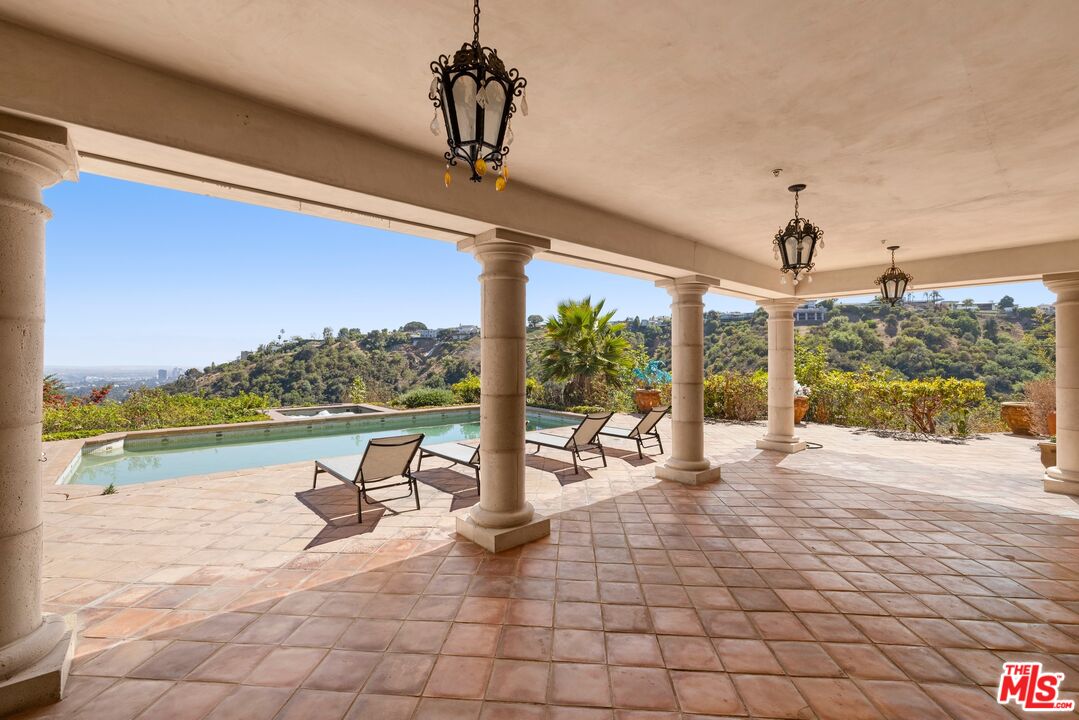 1111 Stradella Road Los Angeles, CA 90077 - Photo 34 of 37