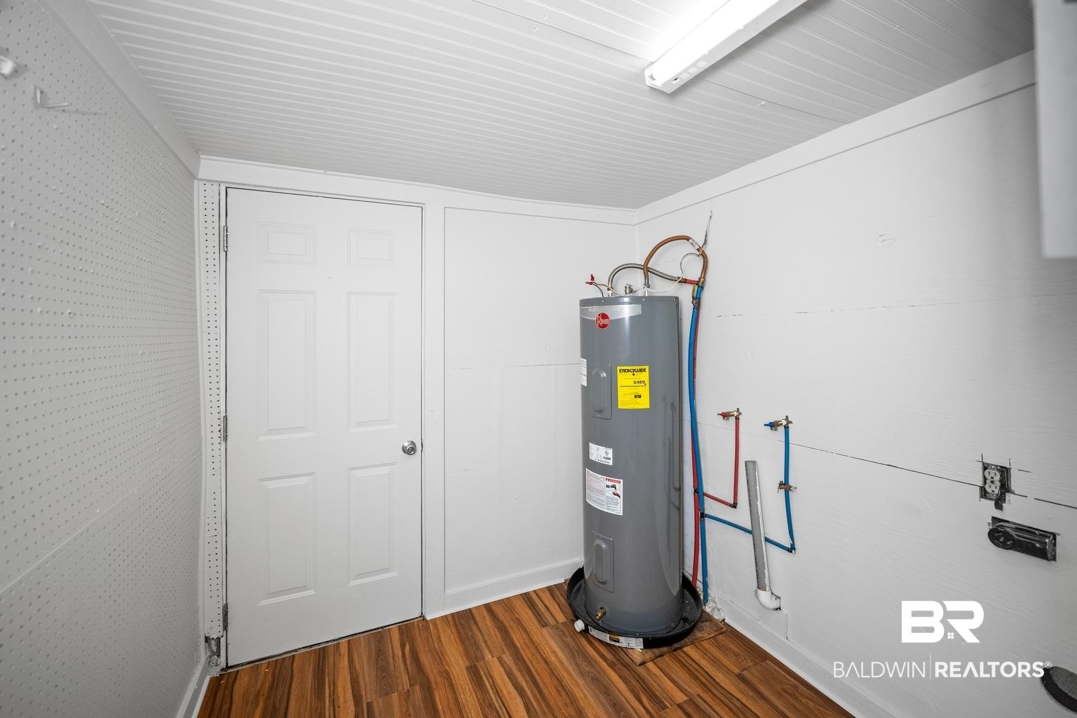 19575 Keller Road Foley, AL 36535 - Photo 16 of 17 Utility room with electric water heater