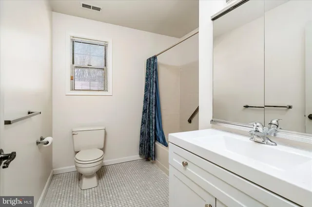 $385,000 | 2 Fernwood Court, Columbus, NJ 08022