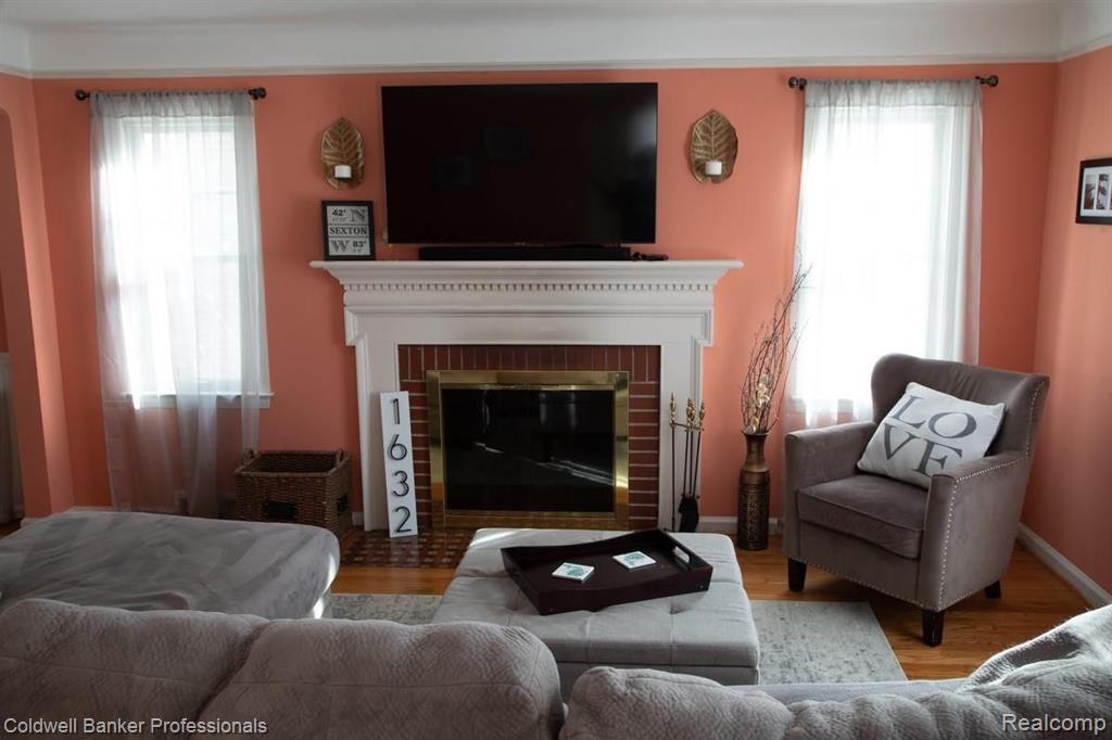 1632 Hampton Road Grosse Pointe Woods, MI 48236 - Photo 5 of 20
