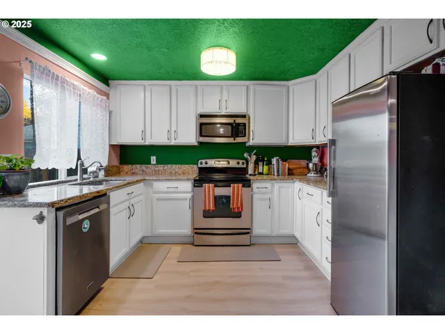 $460,000 | 2215 Oak Drive, Newberg, OR 97132