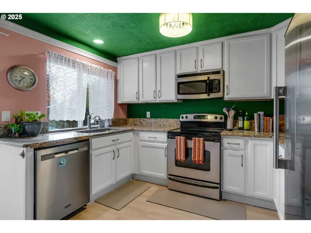 $460,000 | 2215 Oak Drive, Newberg, OR 97132