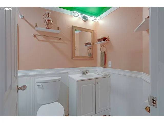 $460,000 | 2215 Oak Drive, Newberg, OR 97132