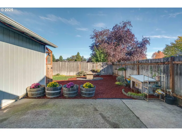 $460,000 | 2215 Oak Drive, Newberg, OR 97132