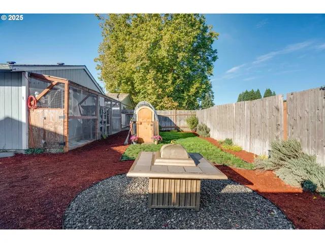 $460,000 | 2215 Oak Drive, Newberg, OR 97132