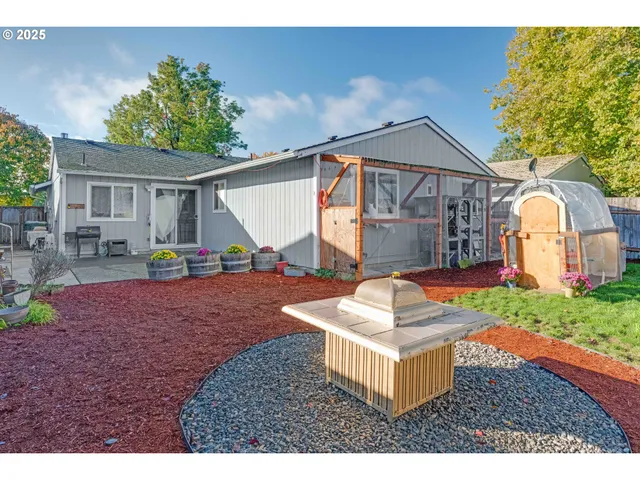 $460,000 | 2215 Oak Drive, Newberg, OR 97132