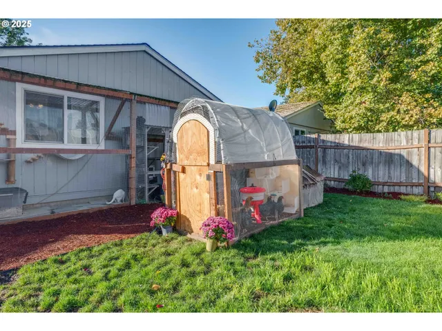 $460,000 | 2215 Oak Drive, Newberg, OR 97132