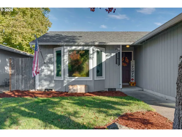 $460,000 | 2215 Oak Drive, Newberg, OR 97132