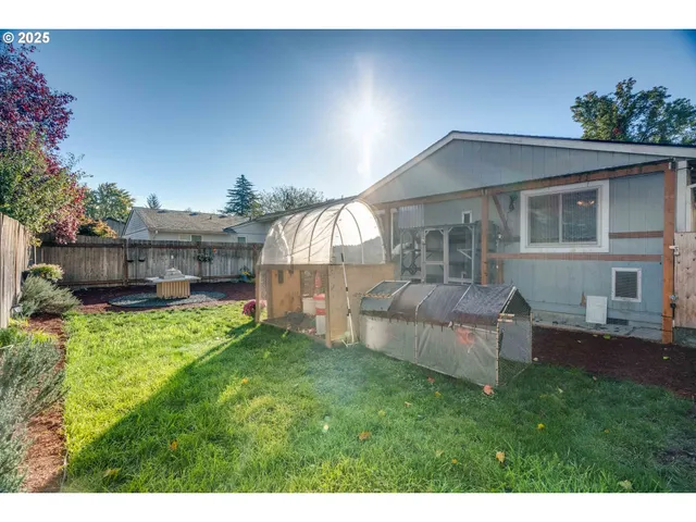 $460,000 | 2215 Oak Drive, Newberg, OR 97132