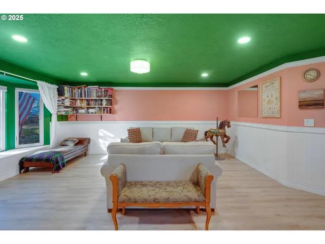 $460,000 | 2215 Oak Drive, Newberg, OR 97132