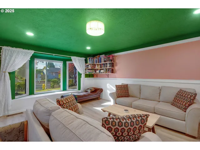 $460,000 | 2215 Oak Drive, Newberg, OR 97132