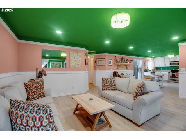 $460,000 | 2215 Oak Drive, Newberg, OR 97132