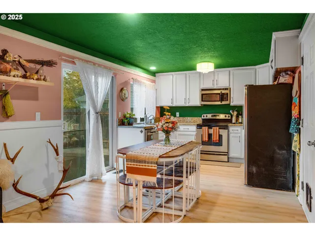 $460,000 | 2215 Oak Drive, Newberg, OR 97132