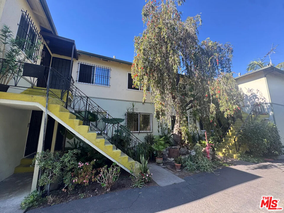 110 South Rampart Boulevard, Unit 3 Los Angeles, CA 90057 - Photo 1 of 17