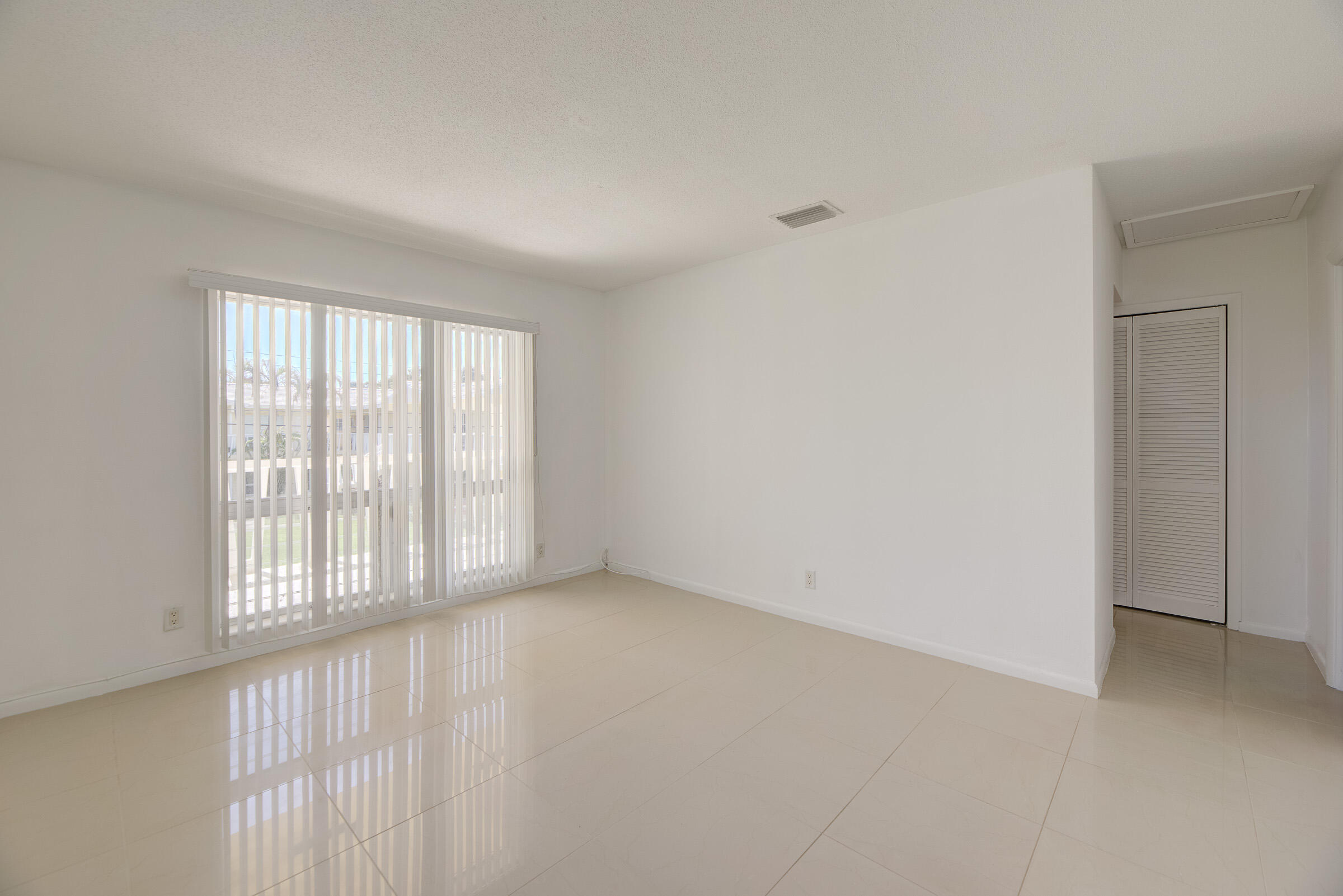 2755 Northeast 28th Street, Unit F1 Lighthouse Point, FL 33064 - Photo 11 of 21 Photo-30