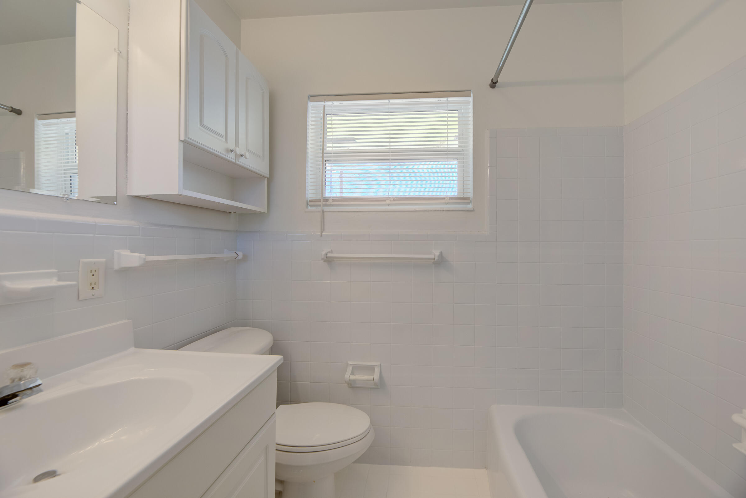 2755 Northeast 28th Street, Unit F1 Lighthouse Point, FL 33064 - Photo 12 of 21 Photo-33