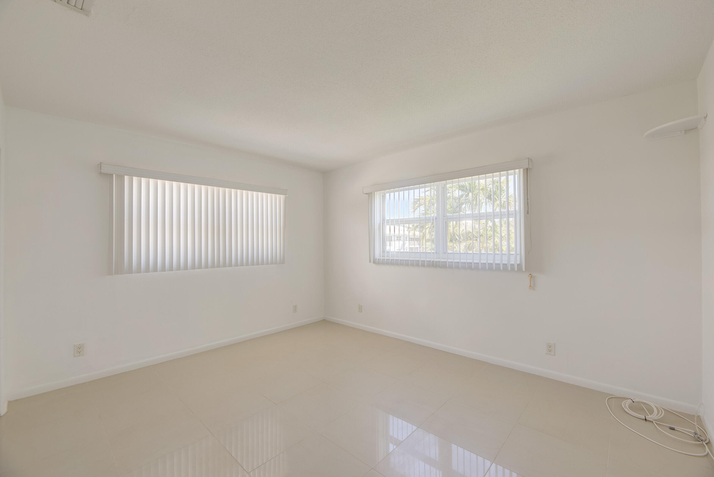 2755 Northeast 28th Street, Unit F1 Lighthouse Point, FL 33064 - Photo 14 of 21 Photo-35