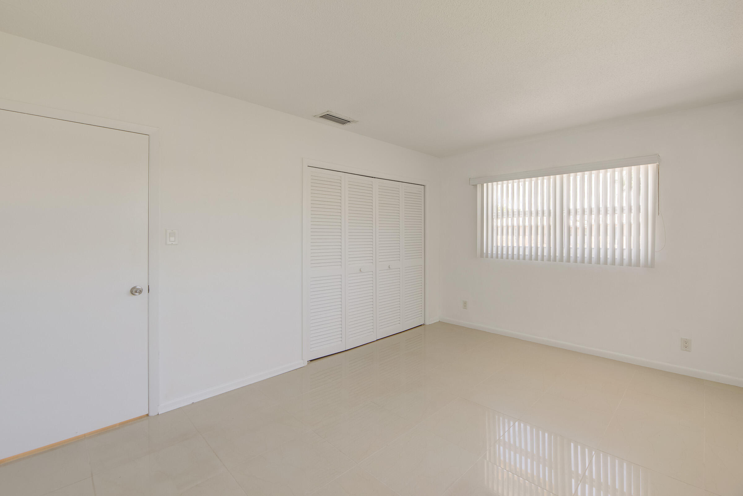 2755 Northeast 28th Street, Unit F1 Lighthouse Point, FL 33064 - Photo 15 of 21 Photo-36