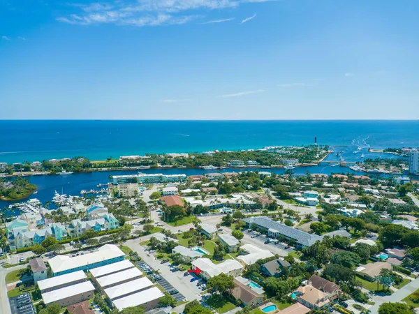 $300,000 | 2755 Northeast 28th Street, Unit F1, Lighthouse Point, FL 33064
