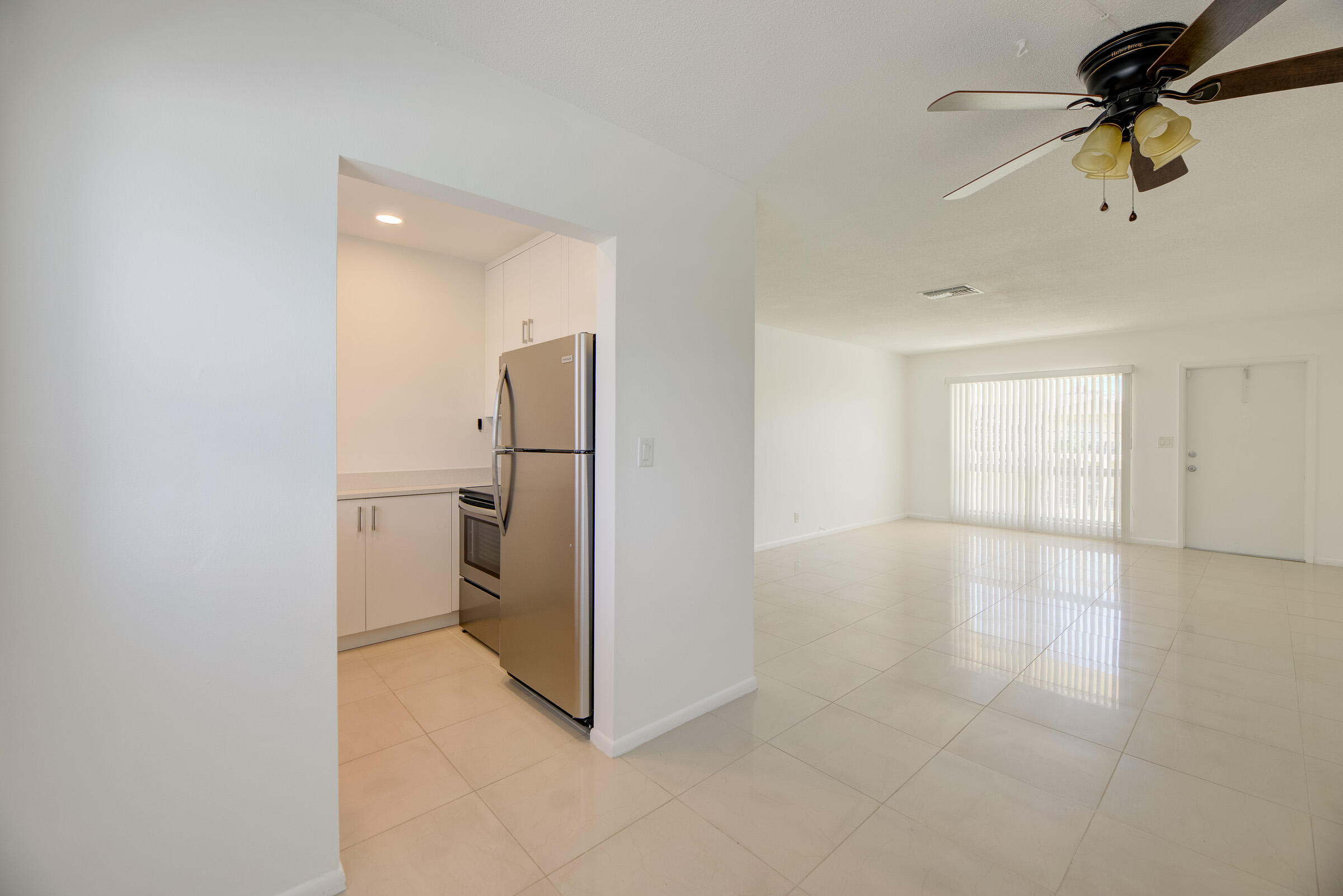 2755 Northeast 28th Street, Unit F1 Lighthouse Point, FL 33064 - Photo 5 of 21 Photo-17