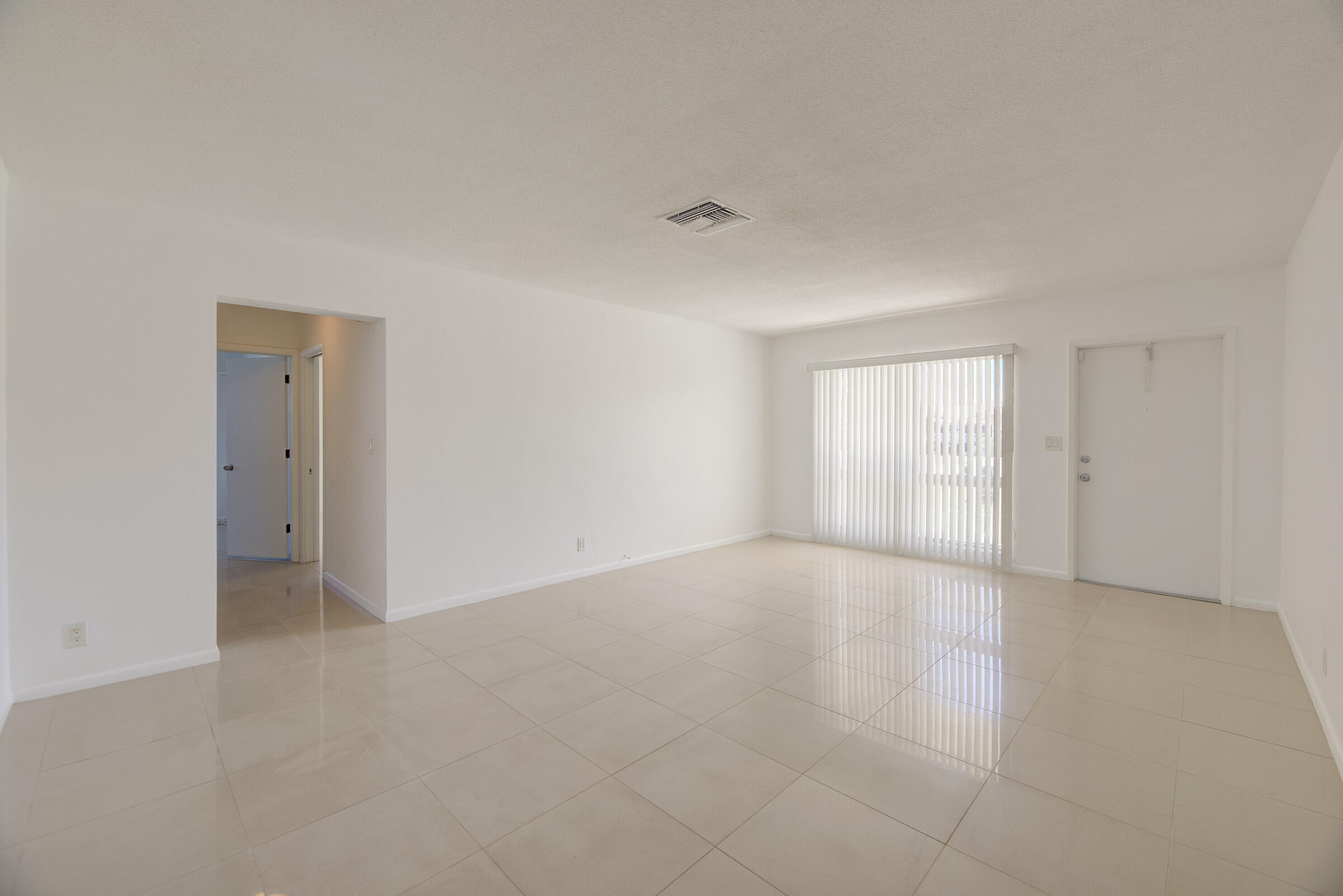 2755 Northeast 28th Street, Unit F1 Lighthouse Point, FL 33064 - Photo 6 of 21 Photo-18
