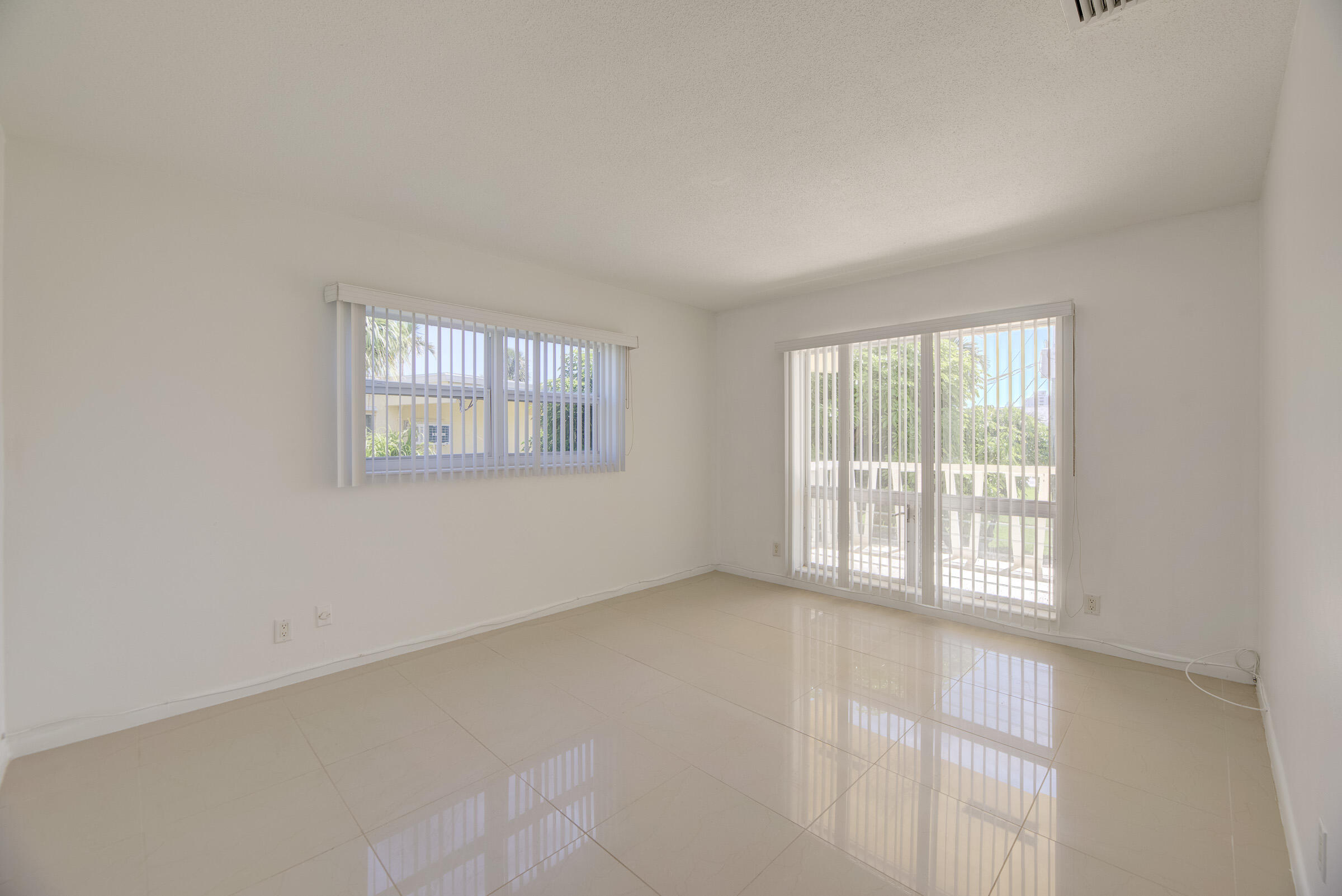 2755 Northeast 28th Street, Unit F1 Lighthouse Point, FL 33064 - Photo 10 of 21 Photo-29