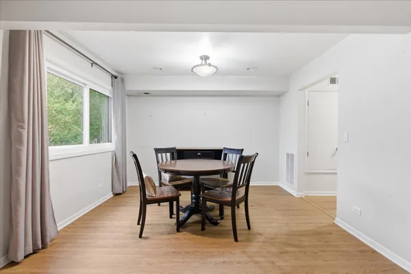 $224,975 | 100 South Vail Avenue, Unit 203, Arlington Heights, IL 60005