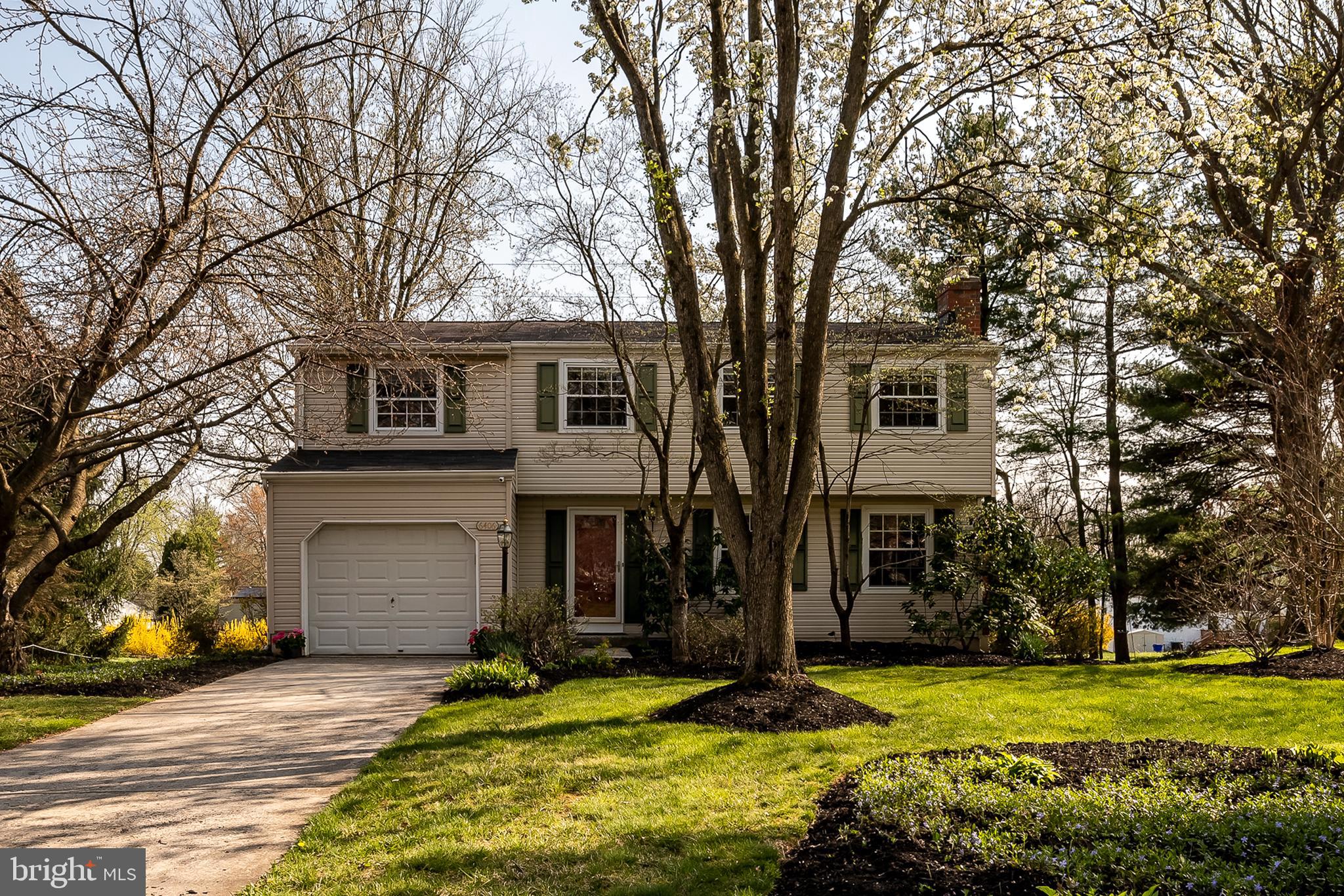 Welcome to 6406 Lookinglass Lane!