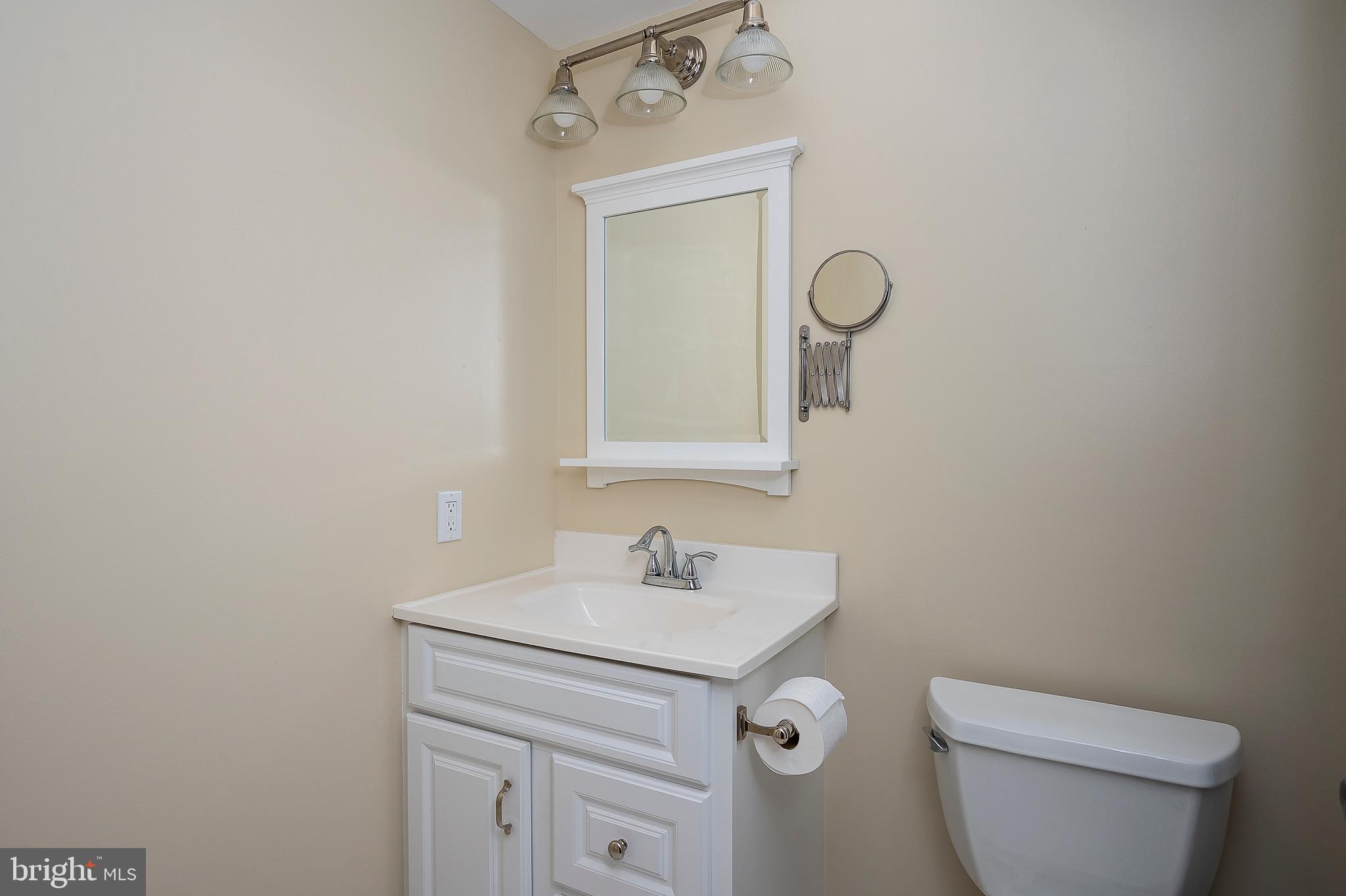 6406 Lookinglass Lane Columbia, MD 21045 - Photo 24 of 41 Beautifully updated full bath