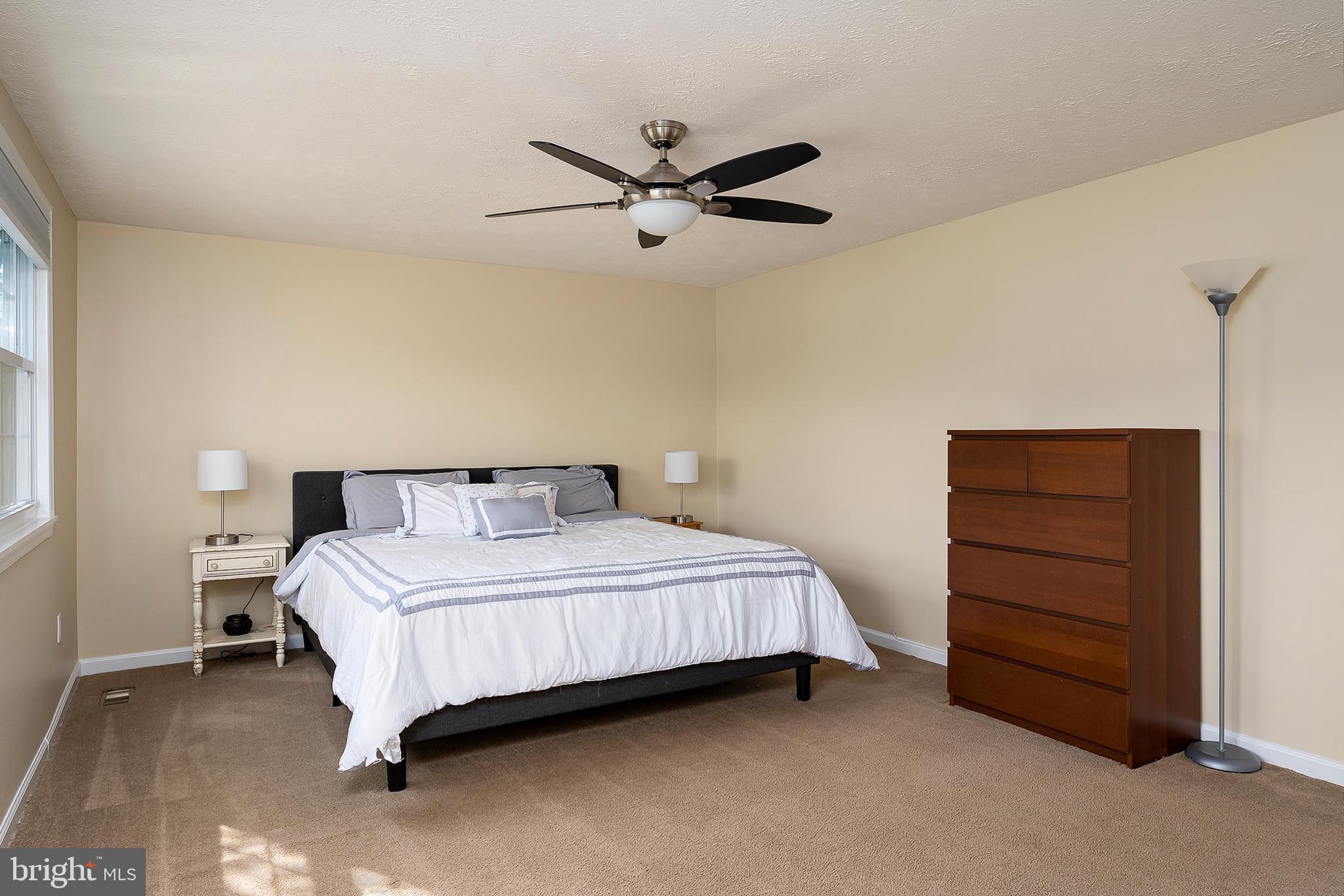 6406 Lookinglass Lane Columbia, MD 21045 - Photo 29 of 41 Expansive and inviting!