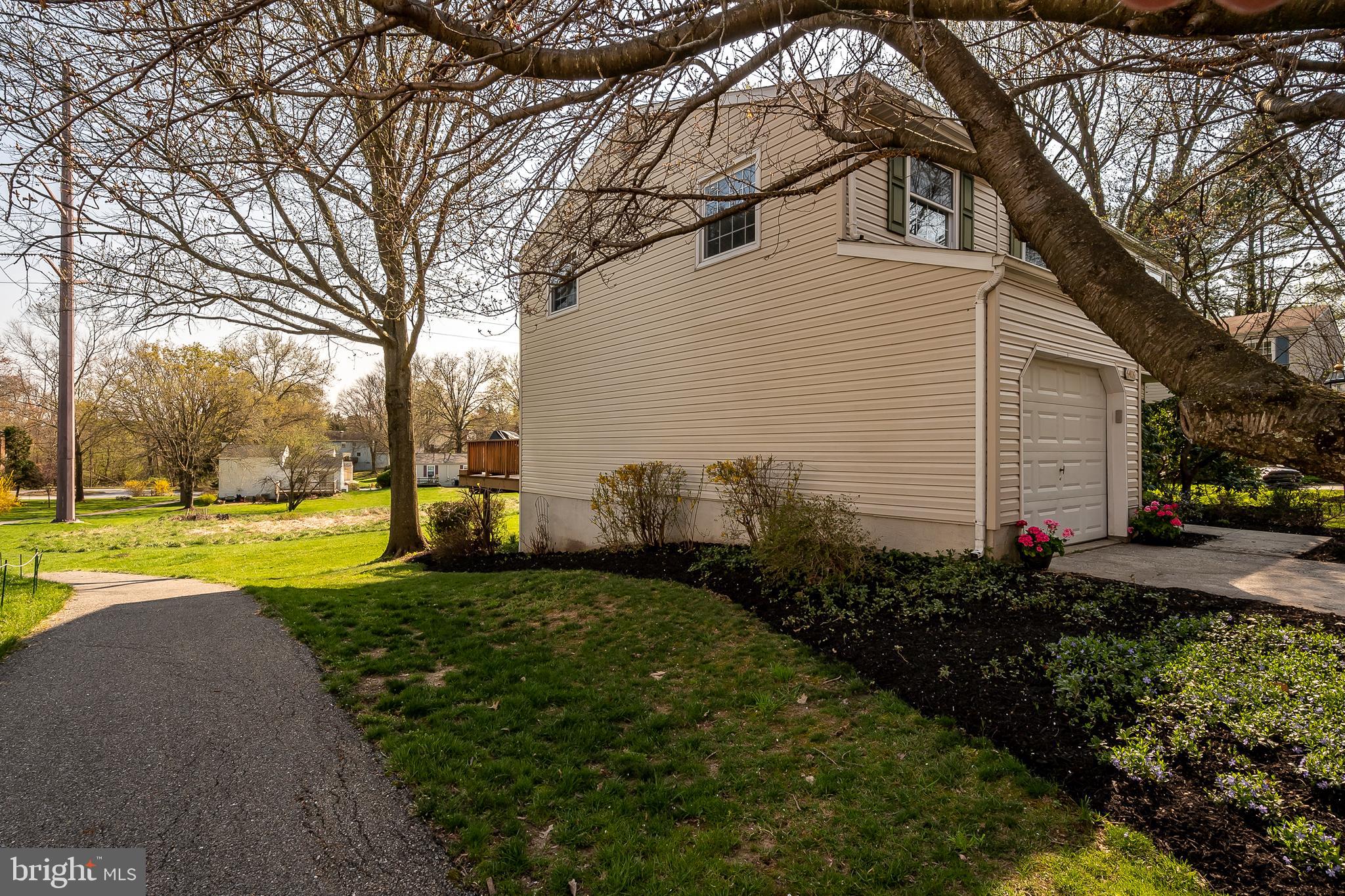 6406 Lookinglass Lane Columbia, MD 21045 - Photo 5 of 41 Scenic trail right by the home