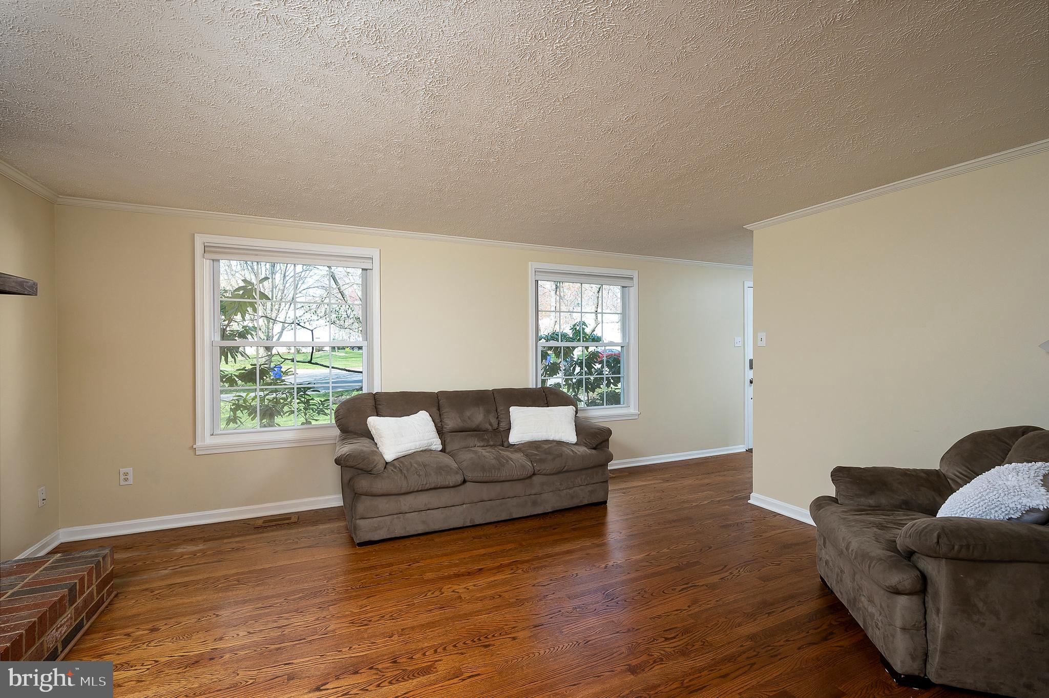 6406 Lookinglass Lane Columbia, MD 21045 - Photo 7 of 41 Bright and inviting rooms throughout