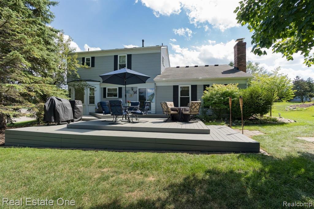 523 Whitney Drive Rochester Hills, MI 48307 - Photo 3 of 34