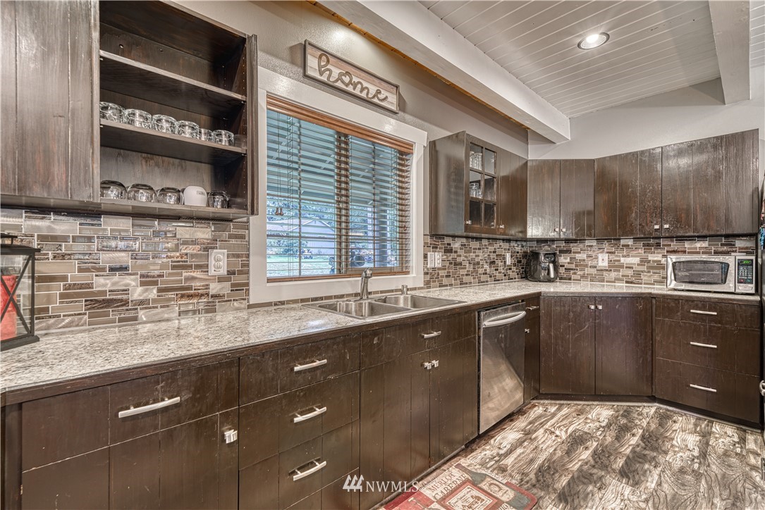 675 Southwest Logan Road Port Orchard, WA 98367 - Photo 11 of 36 Gallery Image 11
