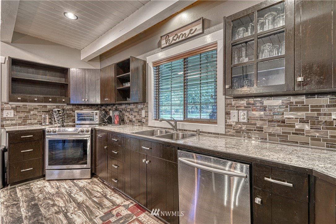 675 Southwest Logan Road Port Orchard, WA 98367 - Photo 10 of 36 Gallery Image 10