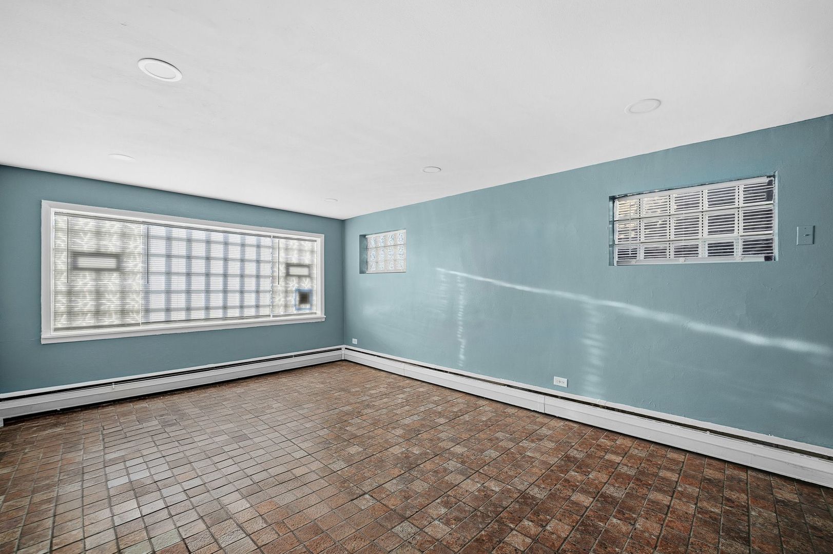 9209 South State Street Chicago, IL 60619 - Photo 11 of 20 a view of an empty room with a window