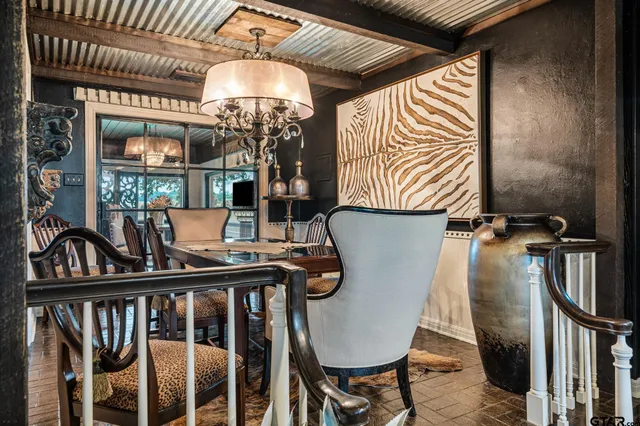 a view of entryway and kitchen