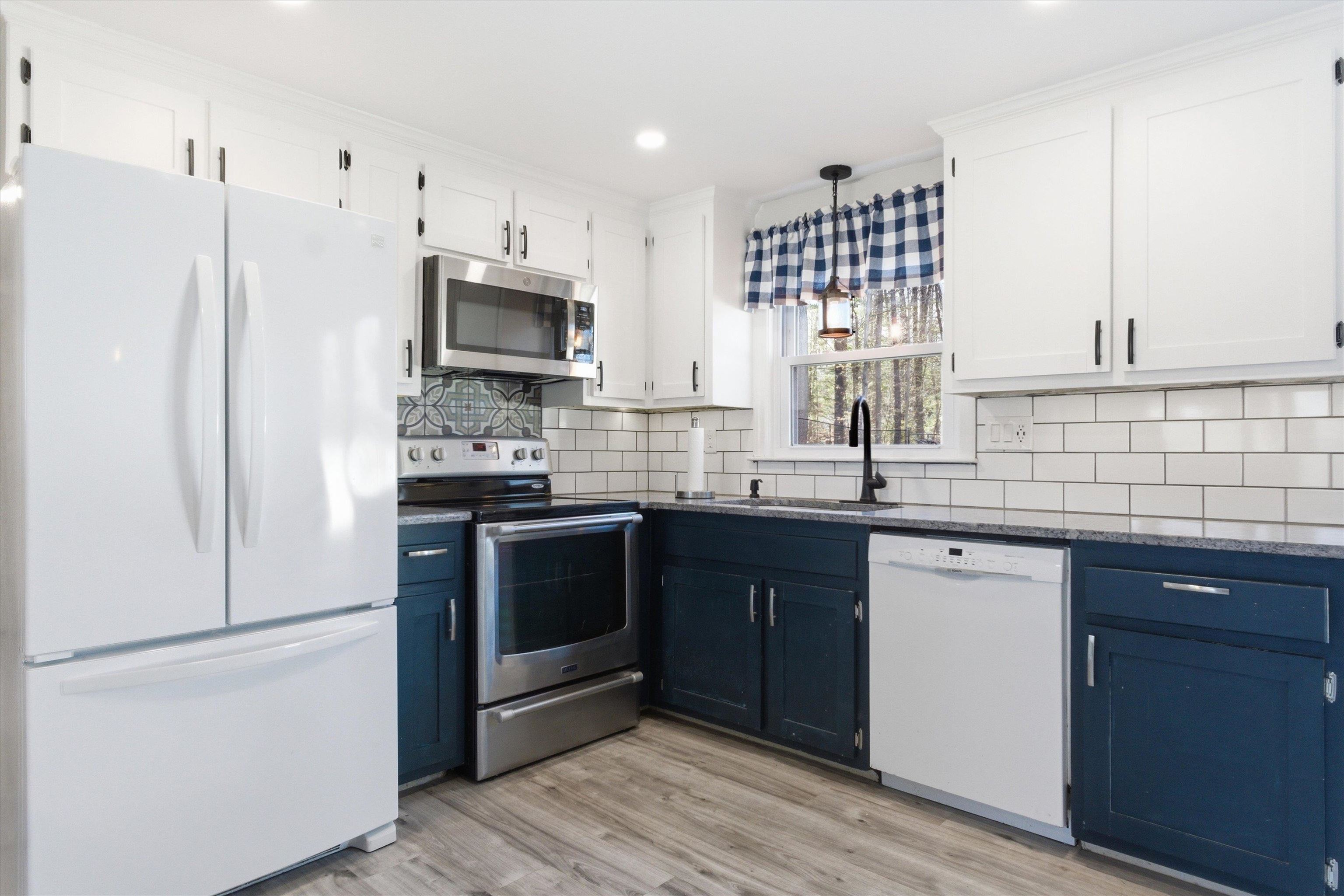 5 Stafford Road Nashua, NH 03062 - Photo 3 of 26