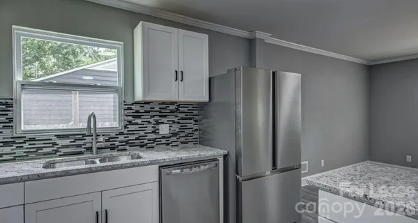 $1,700 | 910 East 6th Avenue, Gastonia, NC 28054