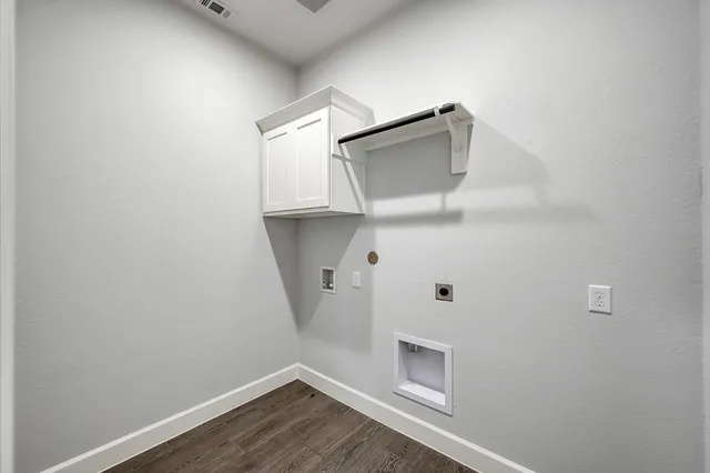 a view of garden with trampoline